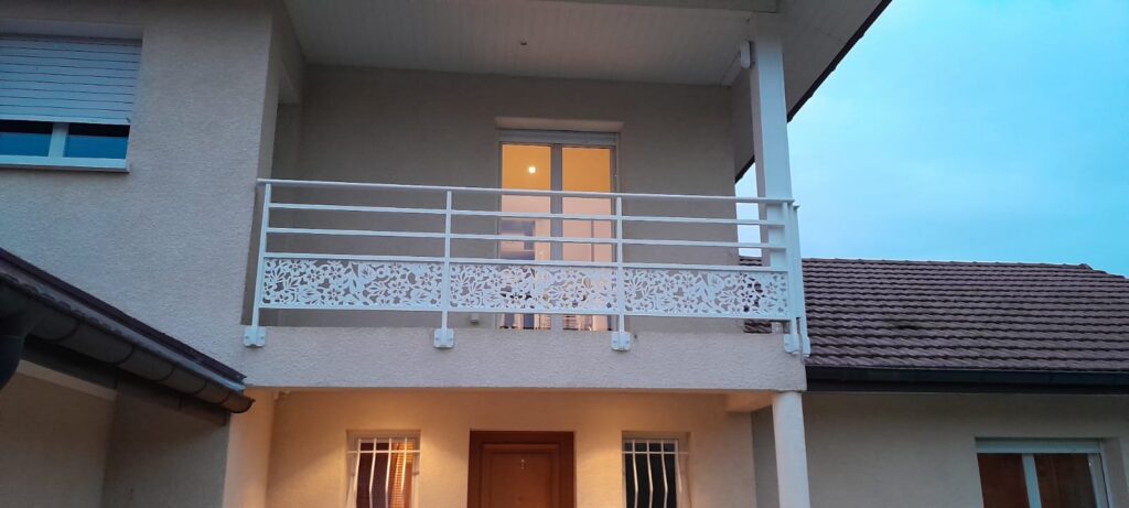 Rénovation garde-corps aluminium Kostum à Valserhône (01)