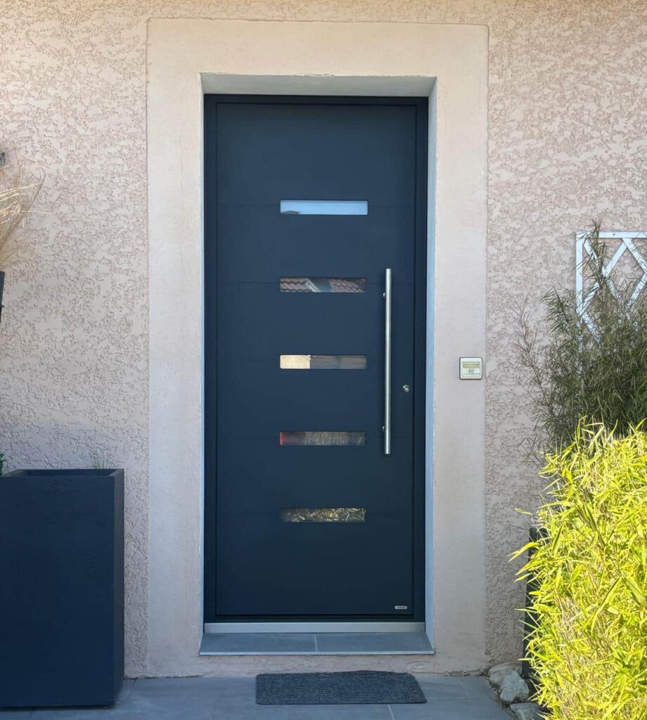 Porte d'entrée aluminium à Thoiry (01710)