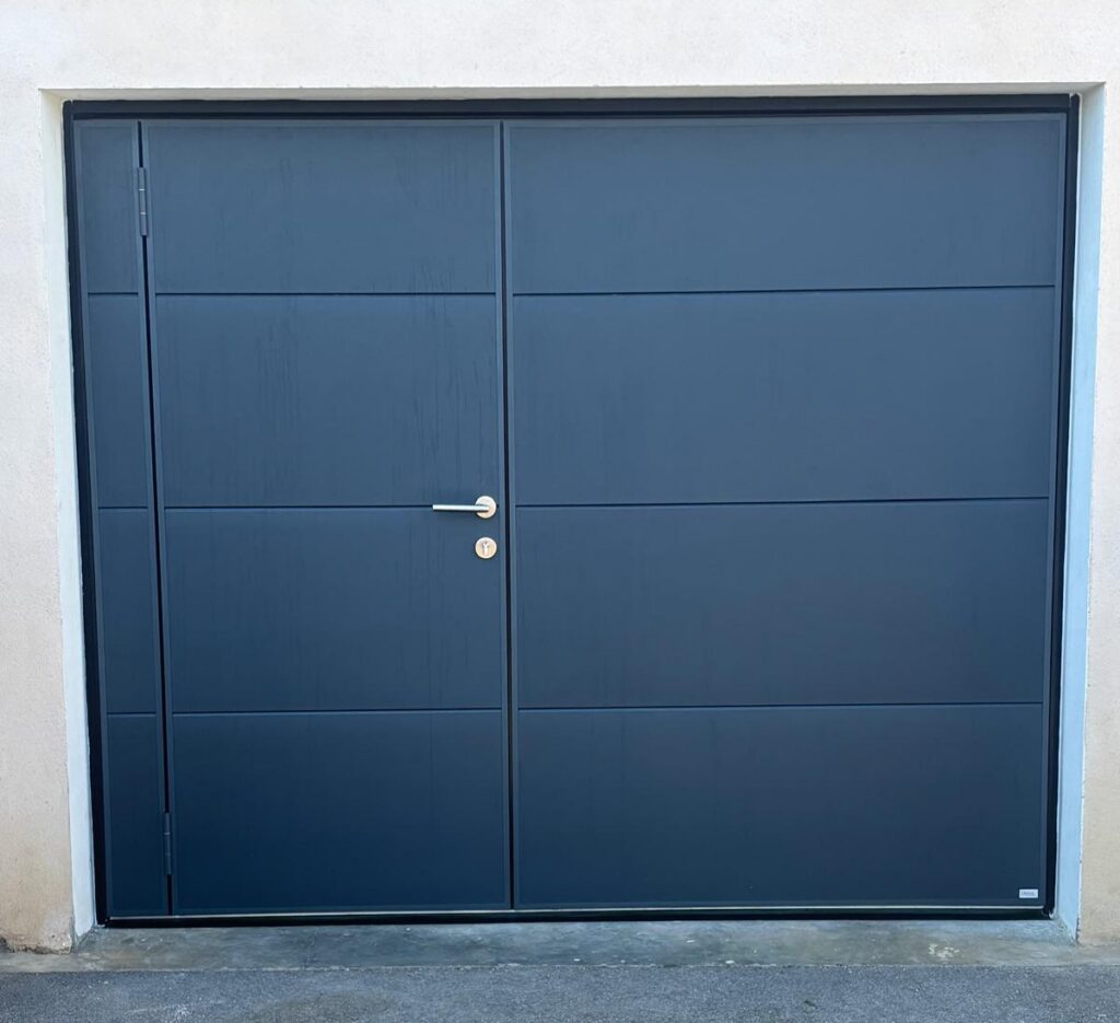 Porte de garage basculante avec portillon intégré à Thoiry (01710)