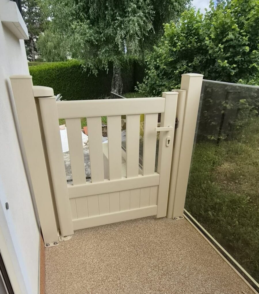 Portillon premium en aluminium à Divonne-les-Bains