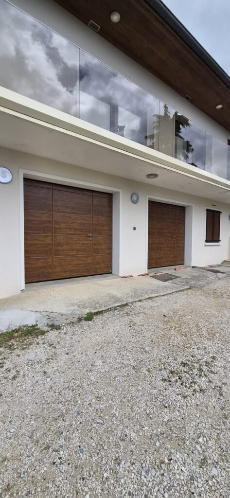 Portes de garage basculante en aluminium à Divonne-les-Bains