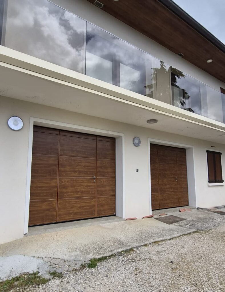Portes de garage basculante en aluminium à Divonne-les-Bains